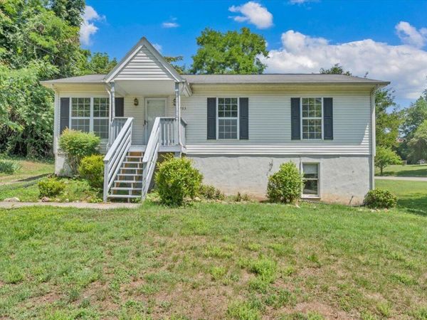 2703 Fairland RD NW, Roanoke, VA 24017