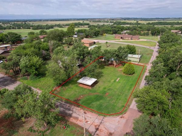 1113 N 7th Street, Sayre, OK 73662