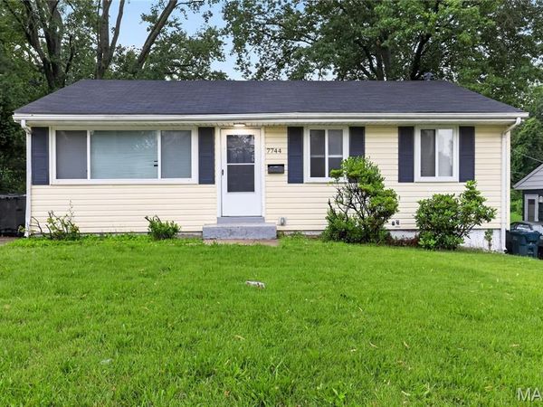 7744 Ellington Drive , St Louis, MO 63121