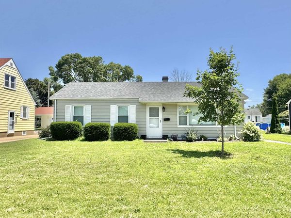 805 S FARNHAM Street, Galesburg, IL 61401
