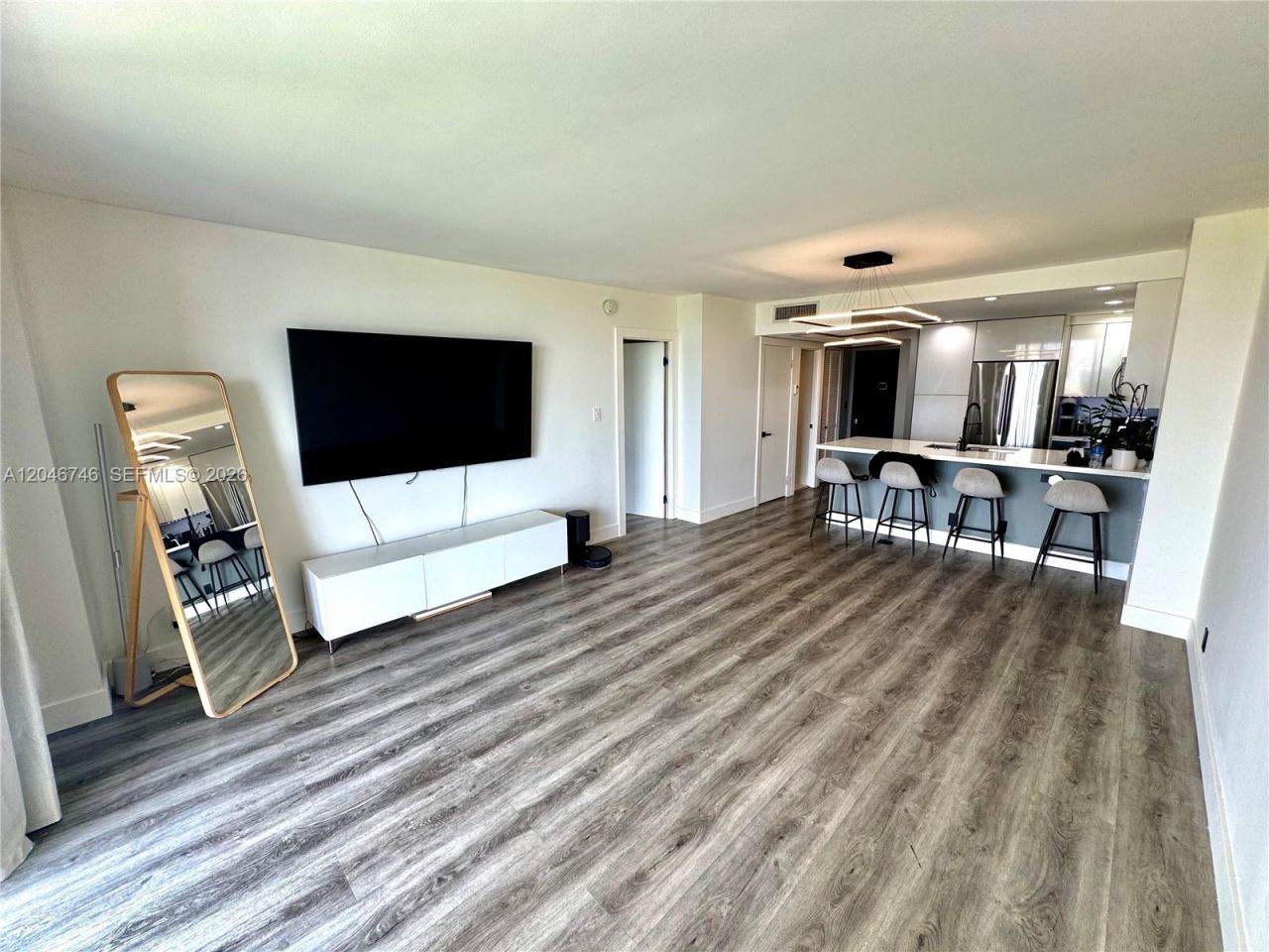 20379 W Country Club Dr , Unit 1537, Aventura, FL 33180 Photo
