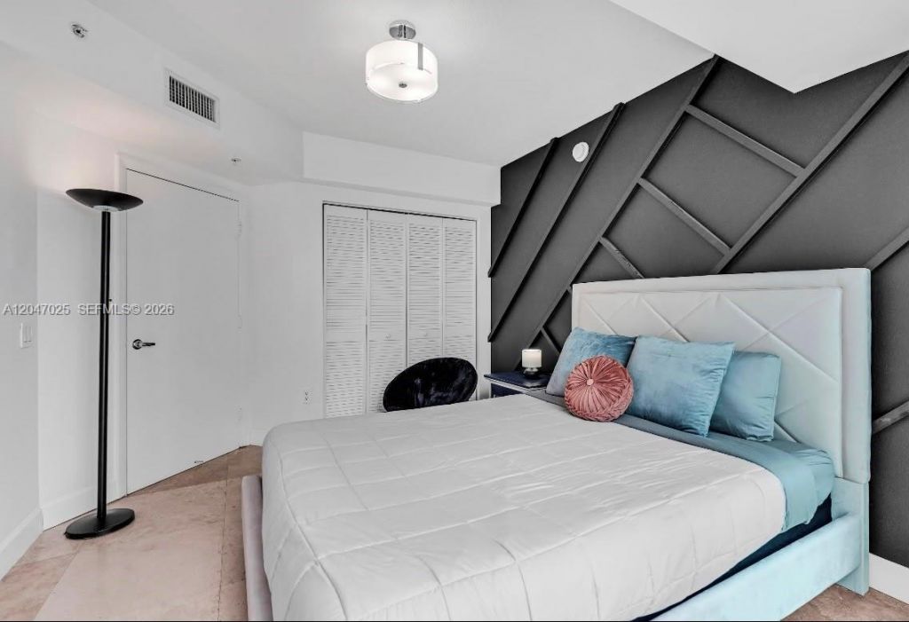 41 SE 5th St , Unit 1702, Miami, FL 33131 Photo