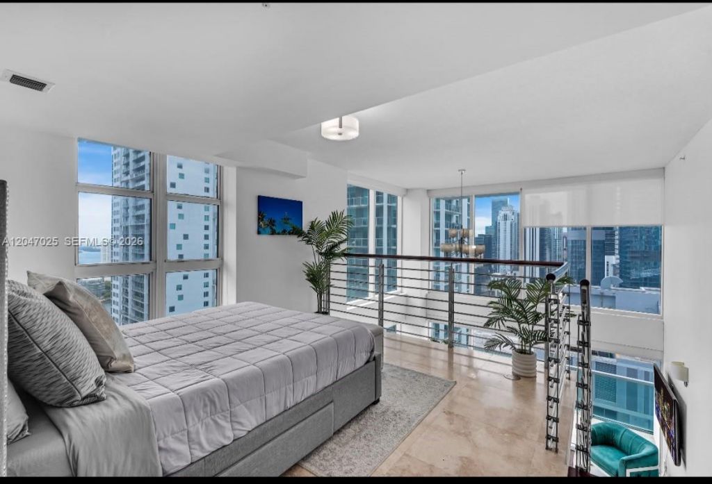 41 SE 5th St , Unit 1702, Miami, FL 33131 Photo