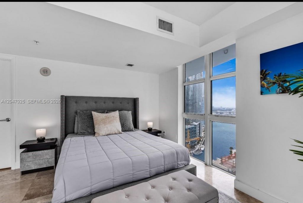 41 SE 5th St , Unit 1702, Miami, FL 33131 Photo