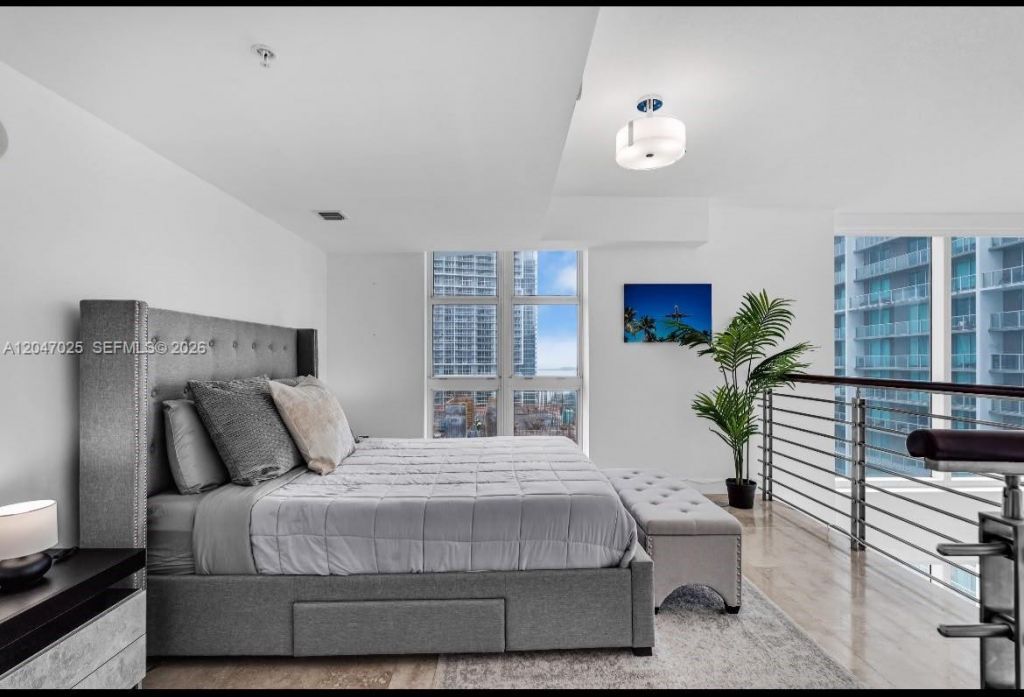 41 SE 5th St , Unit 1702, Miami, FL 33131 Photo