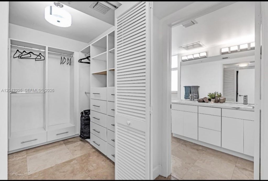 41 SE 5th St , Unit 1702, Miami, FL 33131 Photo