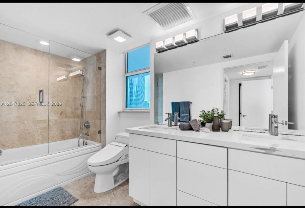 41 SE 5th St , Unit 1702, Miami, FL 33131 Photo