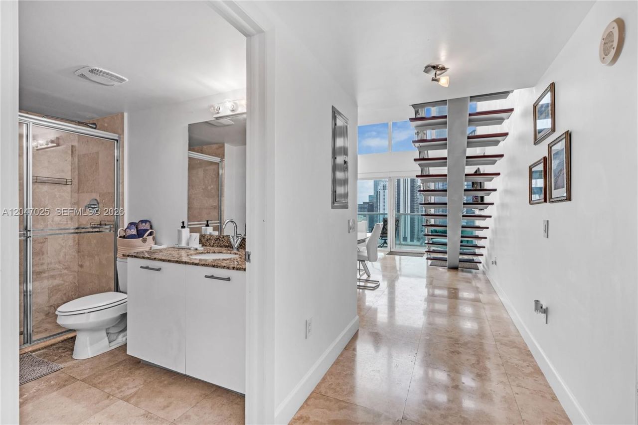 41 SE 5th St , Unit 1702, Miami, FL 33131 Photo
