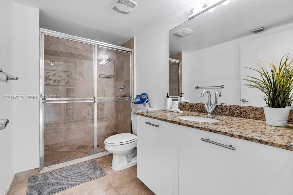 41 SE 5th St , Unit 1702, Miami, FL 33131 Photo