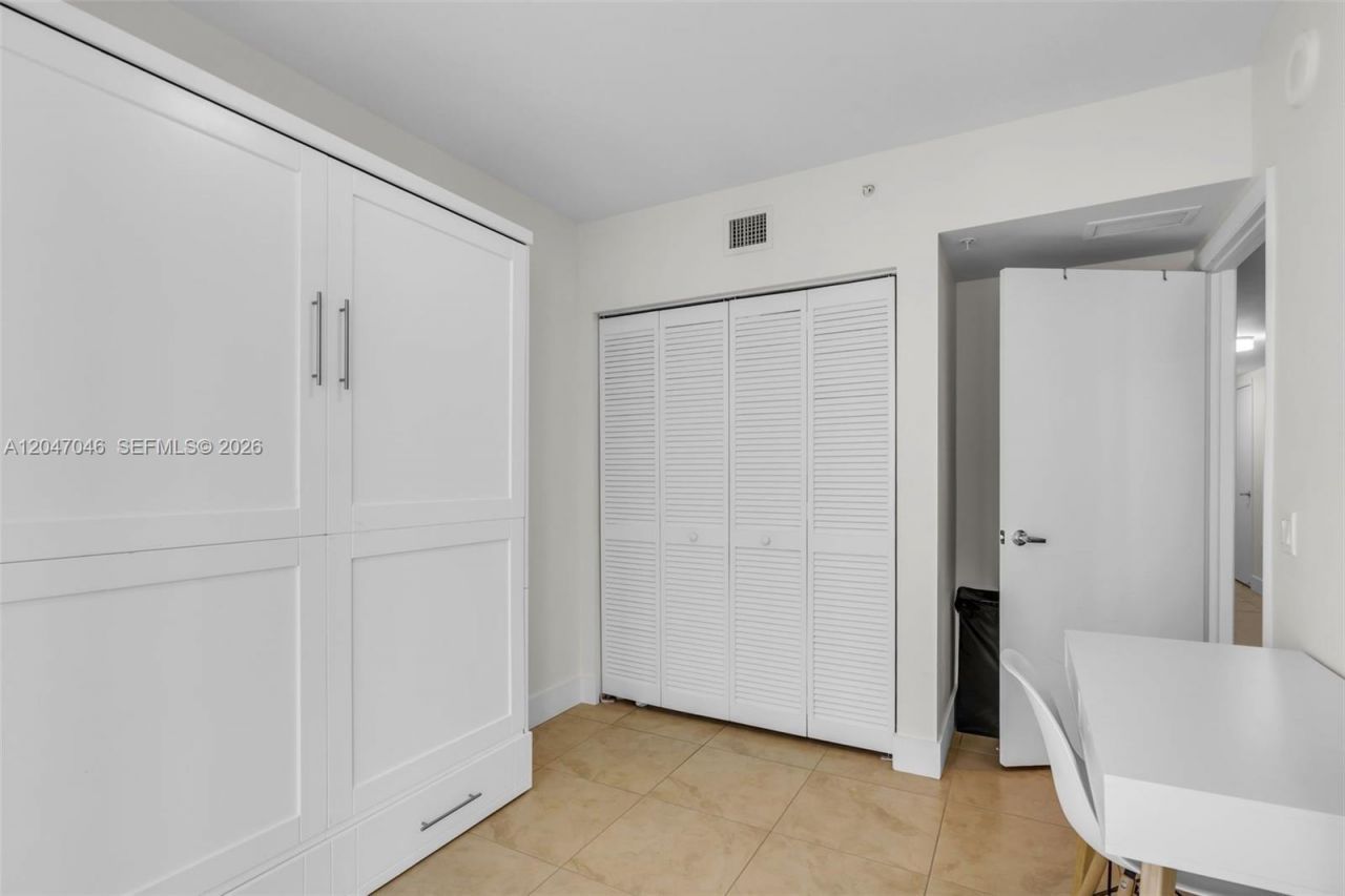 41 SE 5th St, Unit 908, Miami, FL 33131 Photo