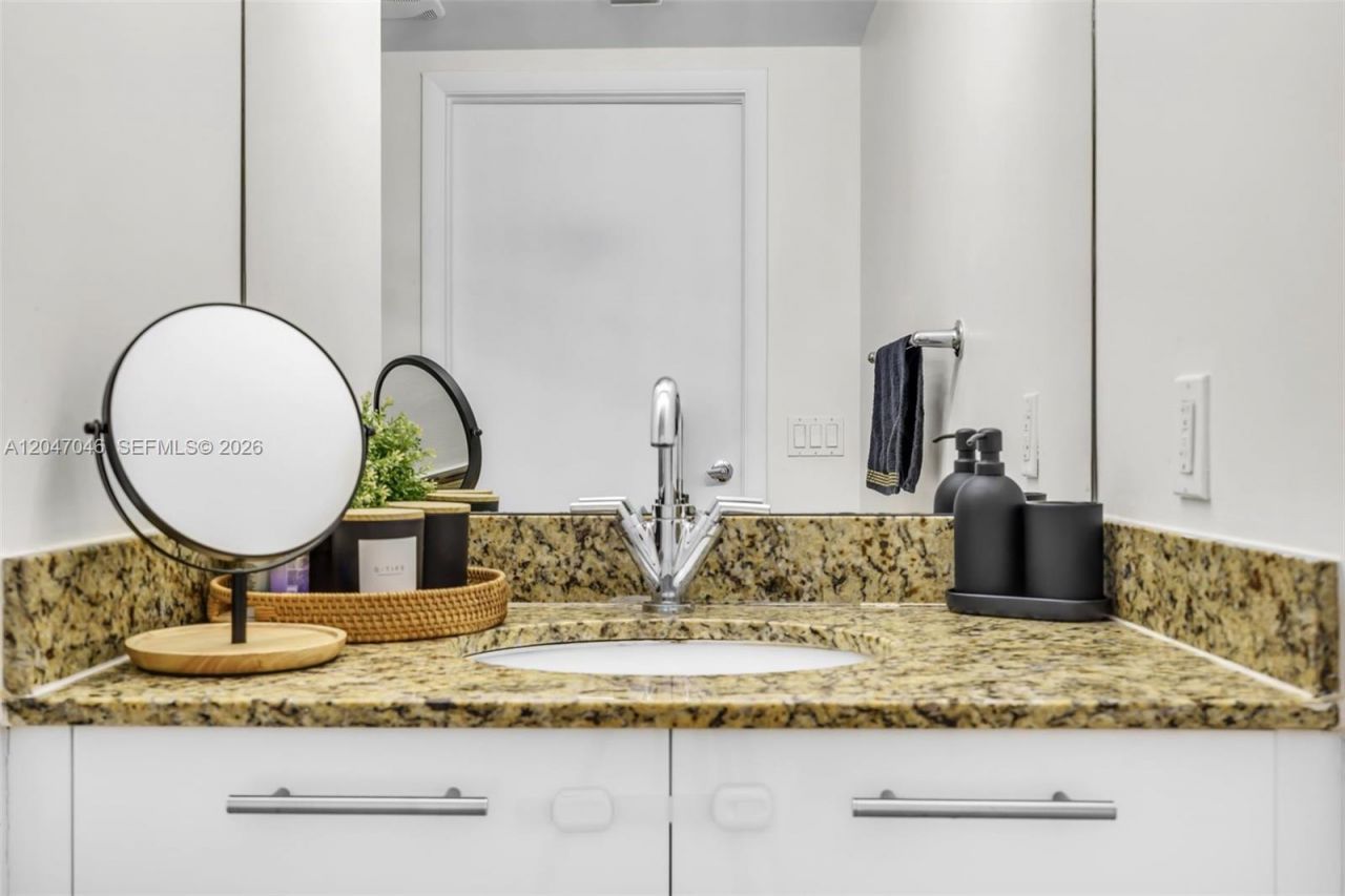41 SE 5th St, Unit 908, Miami, FL 33131 Photo