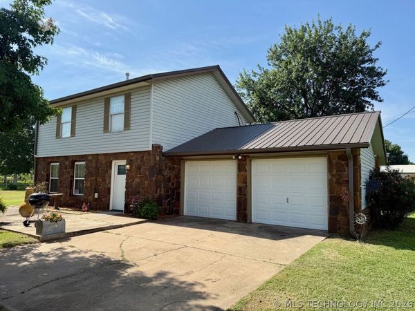 13030 Cleveland Road , Mounds, OK 74047