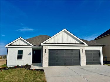 524 Skyview Lane, Liberty, MO 64068