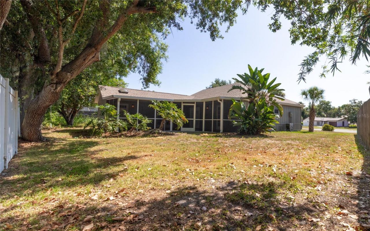 8232 Country Oaks Court , Sarasota, FL 34243 Photo