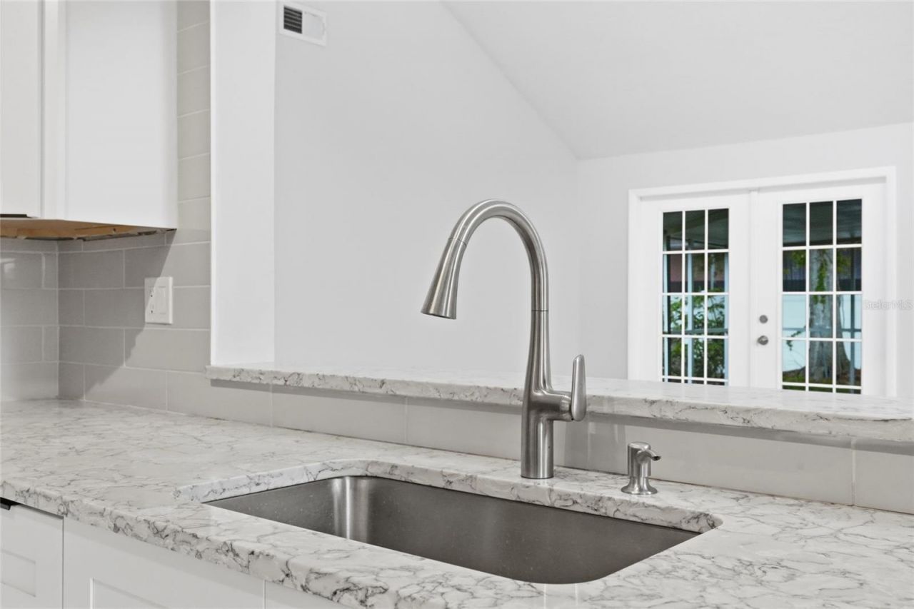 8232 Country Oaks Court, Sarasota, FL 34243 Photo