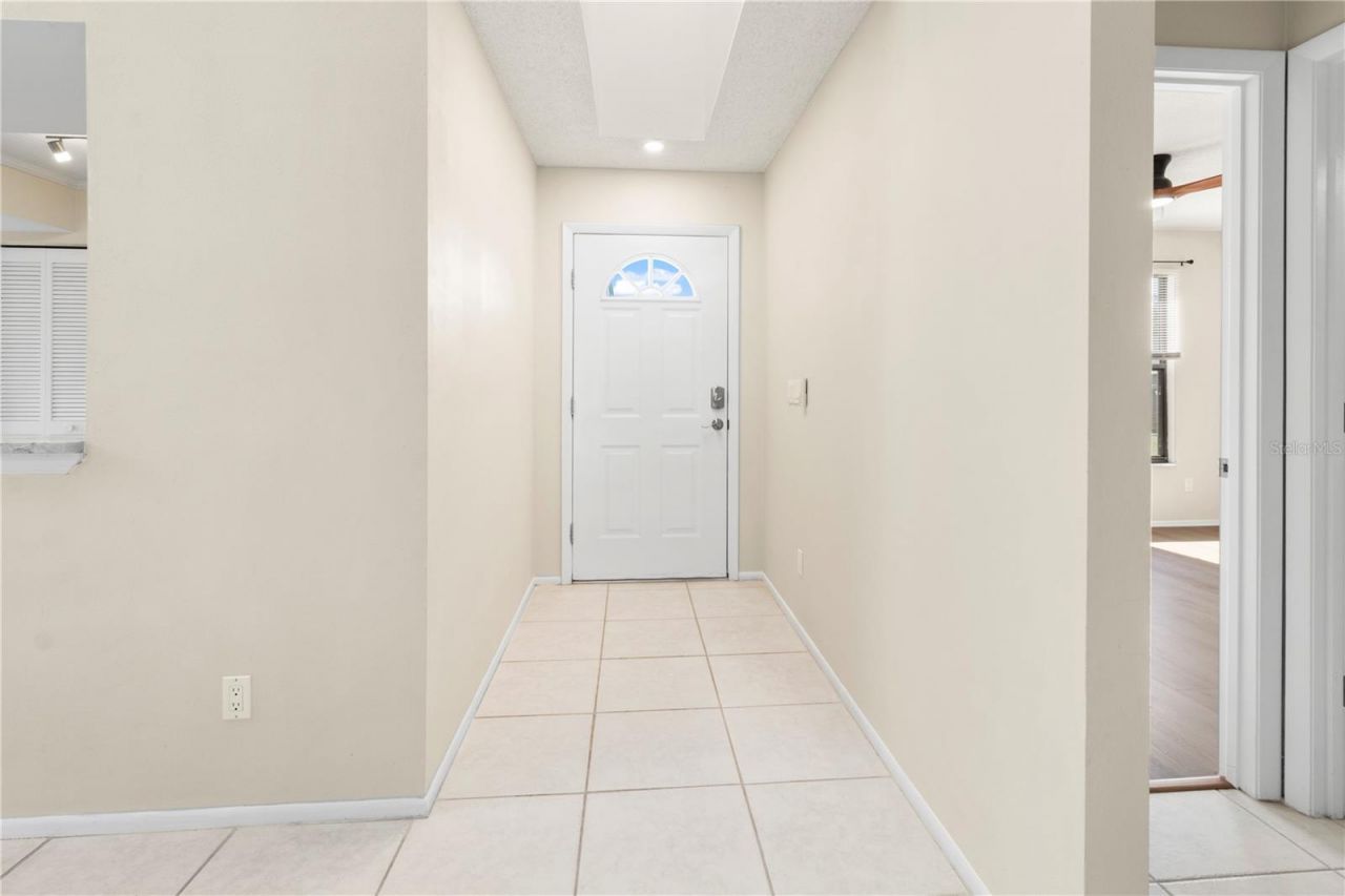 8232 Country Oaks Court , Sarasota, FL 34243 Photo