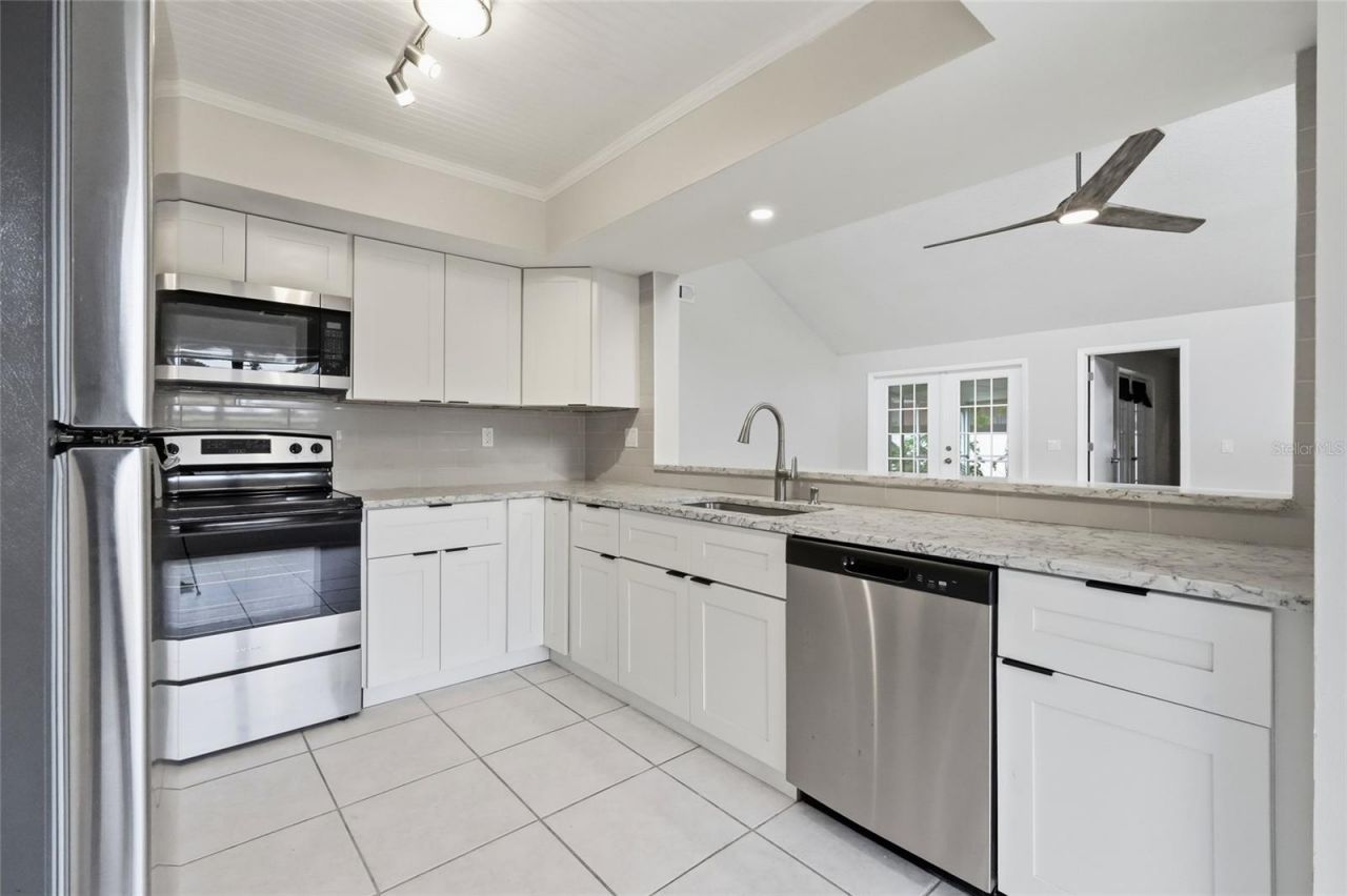 8232 Country Oaks Court, Sarasota, FL 34243 Photo