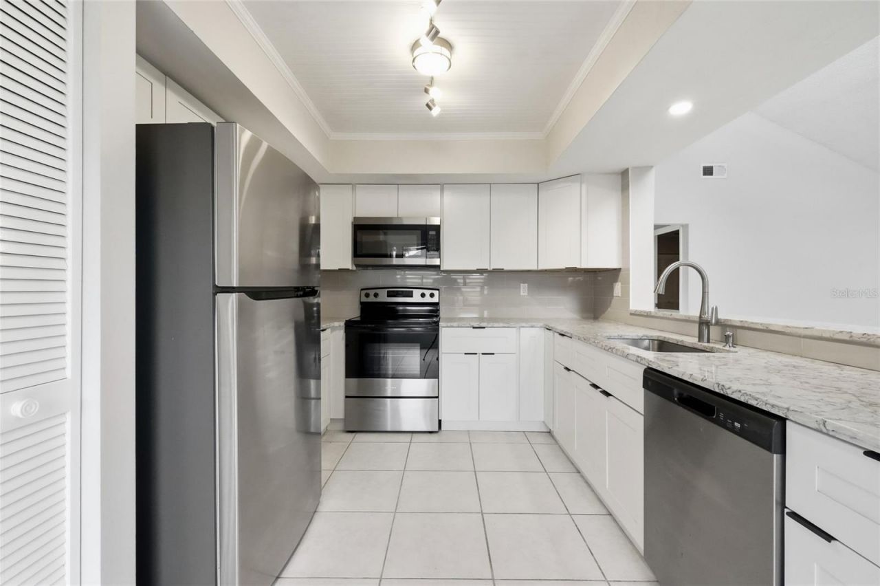 8232 Country Oaks Court, Sarasota, FL 34243 Photo