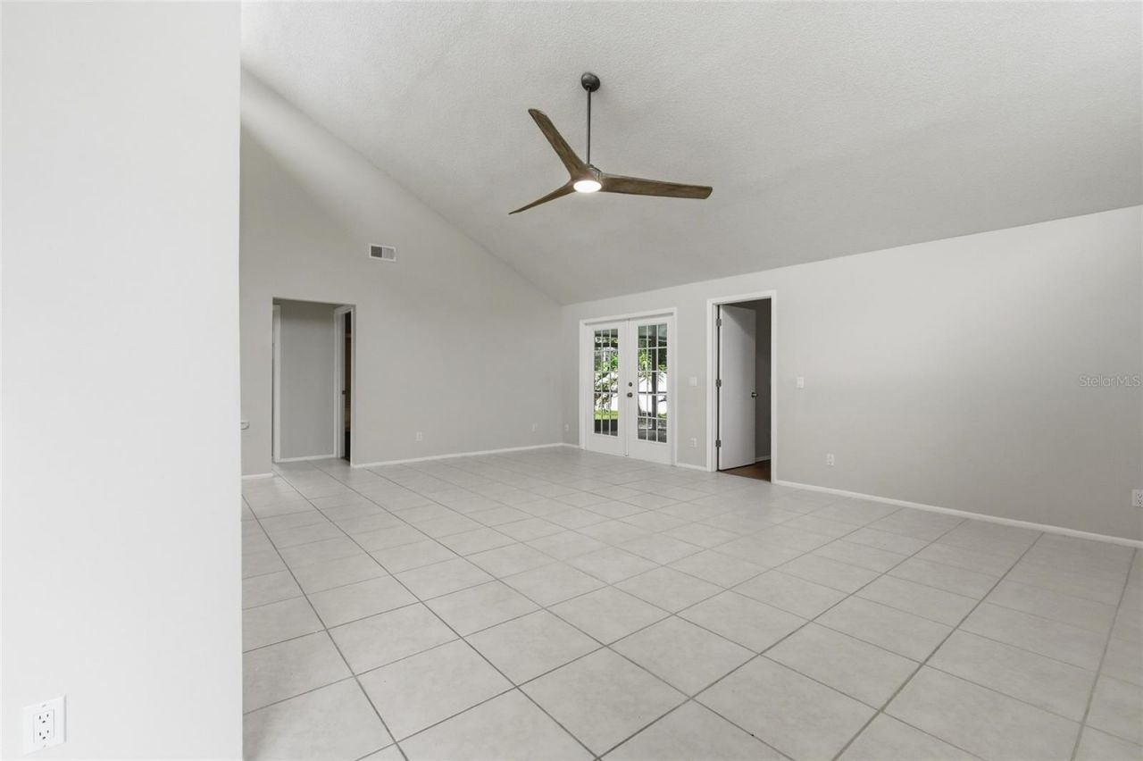 8232 Country Oaks Court, Sarasota, FL 34243 Photo