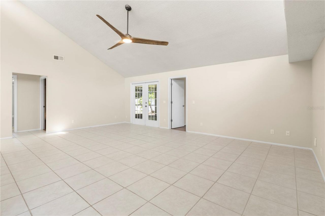 8232 Country Oaks Court , Sarasota, FL 34243 Photo