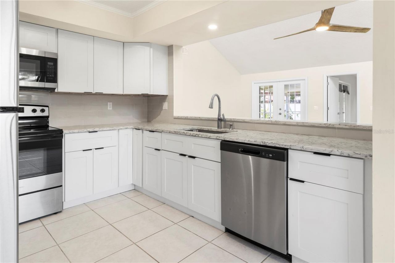 8232 Country Oaks Court , Sarasota, FL 34243 Photo