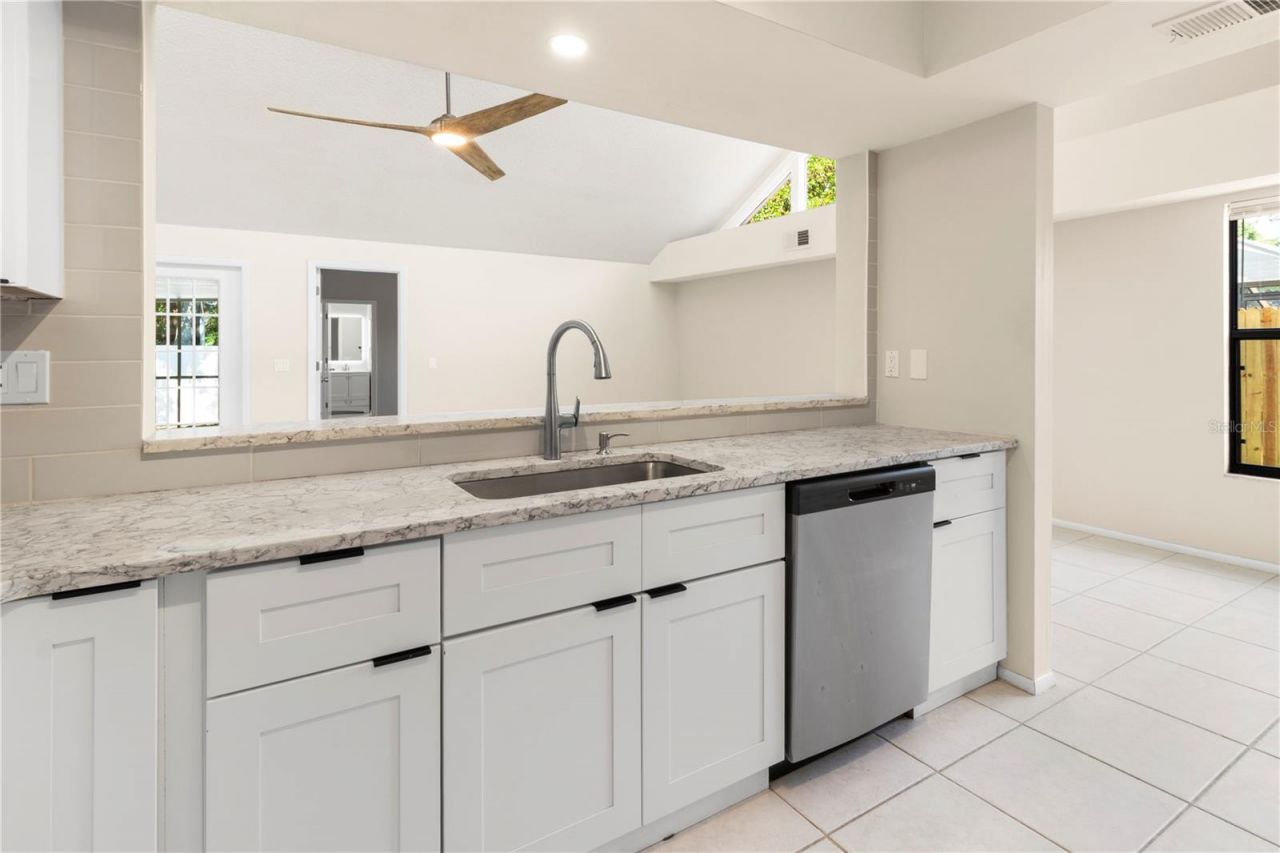8232 Country Oaks Court , Sarasota, FL 34243 Photo