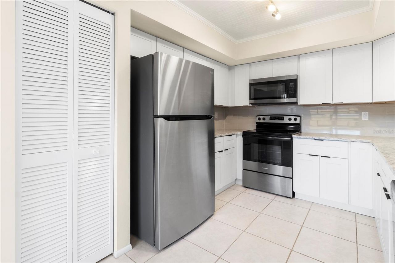 8232 Country Oaks Court , Sarasota, FL 34243 Photo