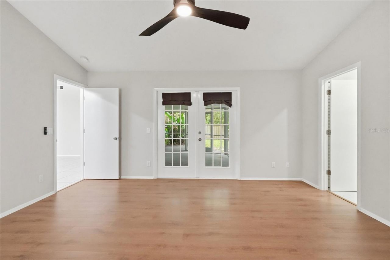 8232 Country Oaks Court, Sarasota, FL 34243 Photo