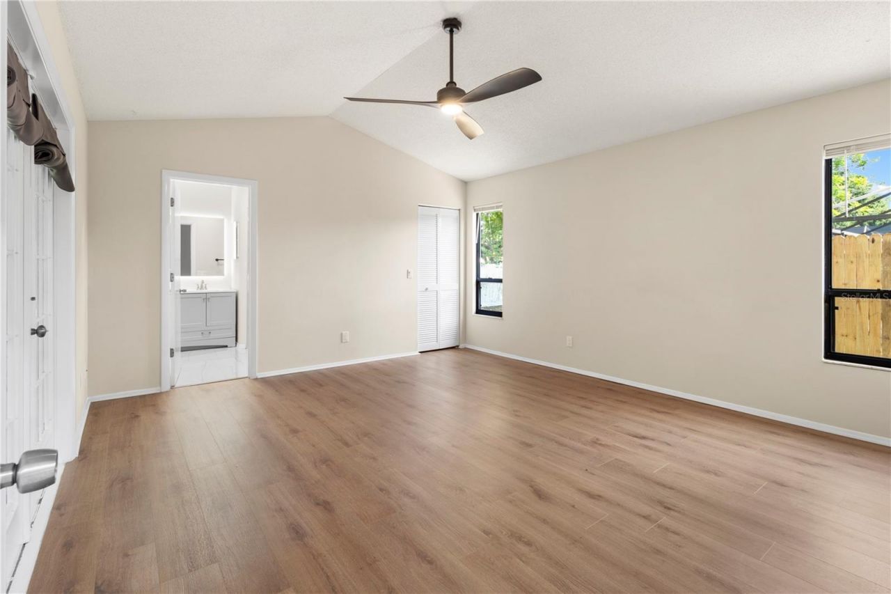 8232 Country Oaks Court , Sarasota, FL 34243 Photo