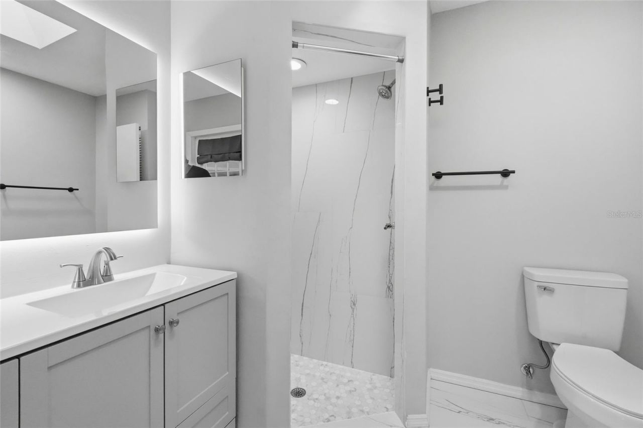 8232 Country Oaks Court, Sarasota, FL 34243 Photo