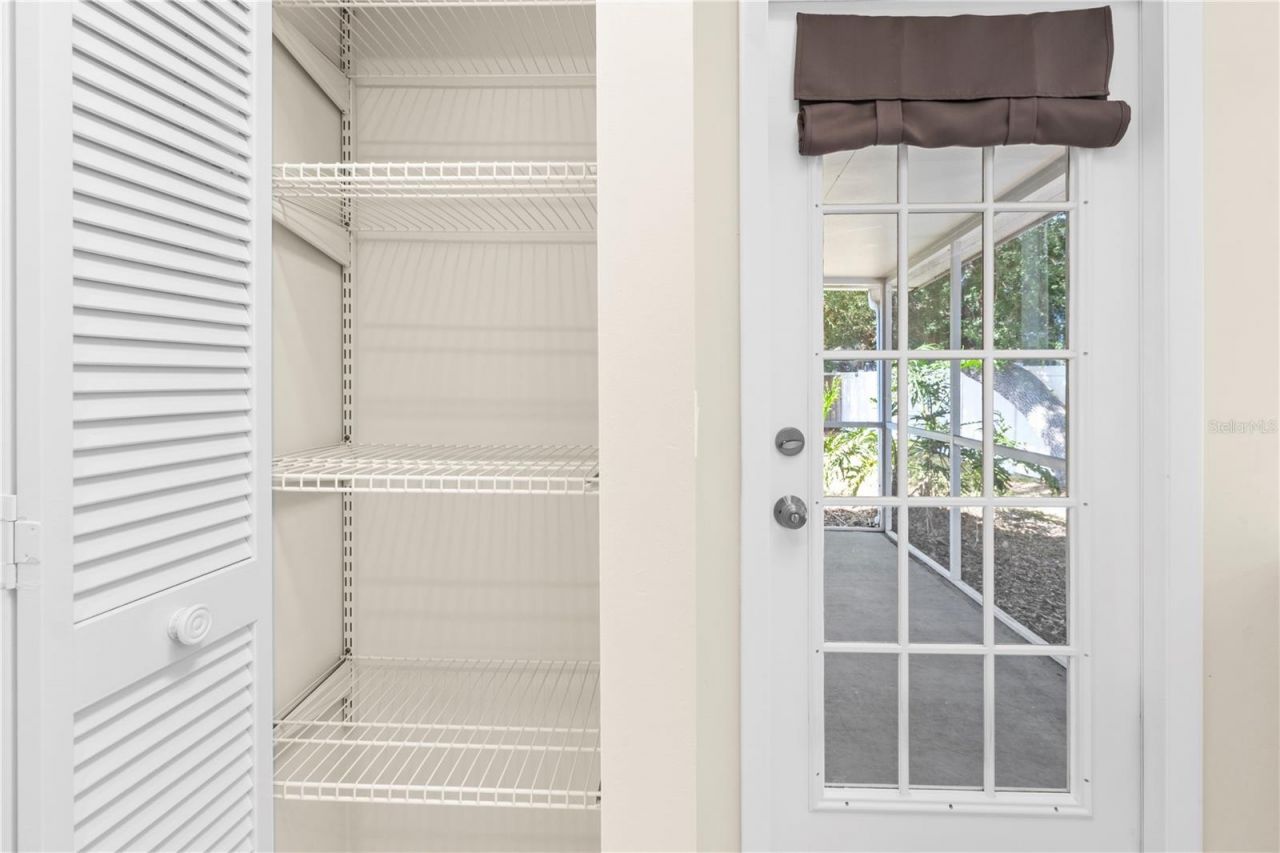 8232 Country Oaks Court , Sarasota, FL 34243 Photo