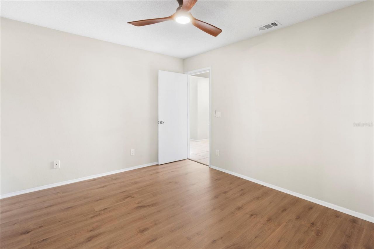 8232 Country Oaks Court , Sarasota, FL 34243 Photo