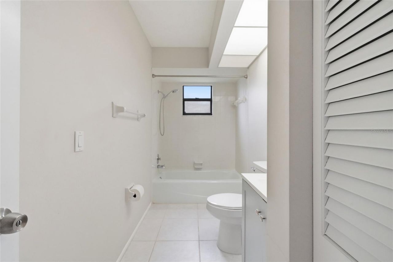 8232 Country Oaks Court, Sarasota, FL 34243 Photo