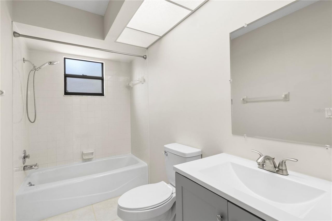 8232 Country Oaks Court , Sarasota, FL 34243 Photo