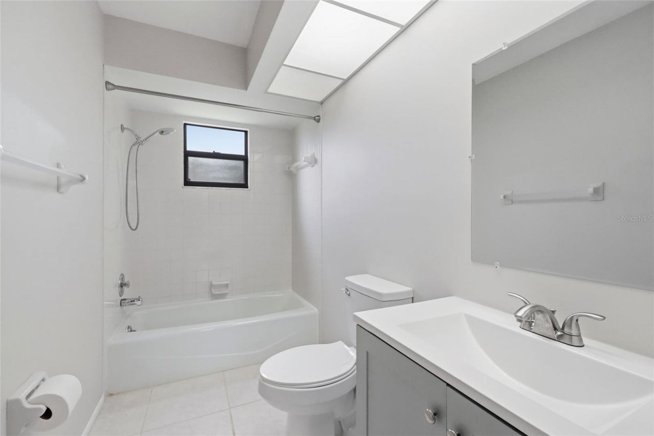 8232 Country Oaks Court, Sarasota, FL 34243 Photo