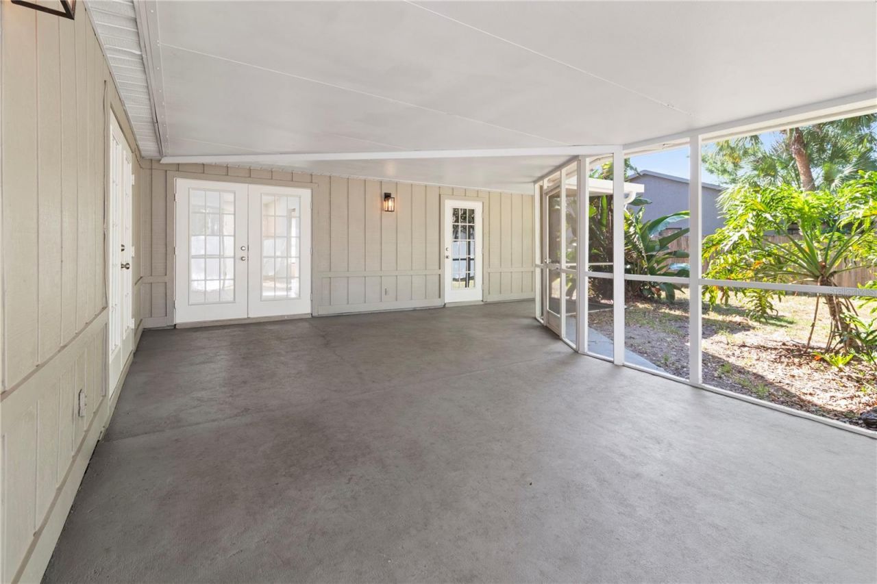 8232 Country Oaks Court , Sarasota, FL 34243 Photo