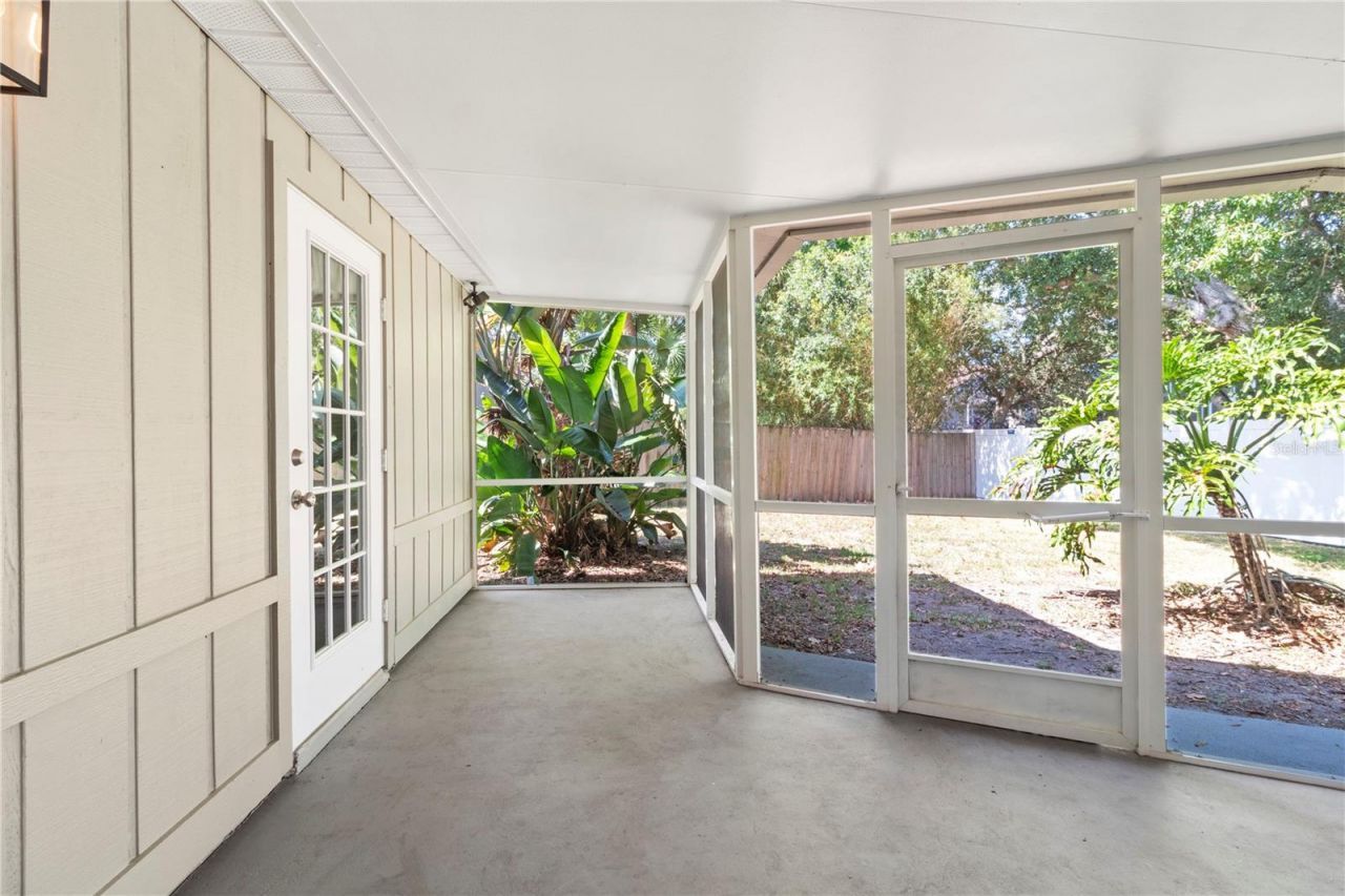 8232 Country Oaks Court , Sarasota, FL 34243 Photo