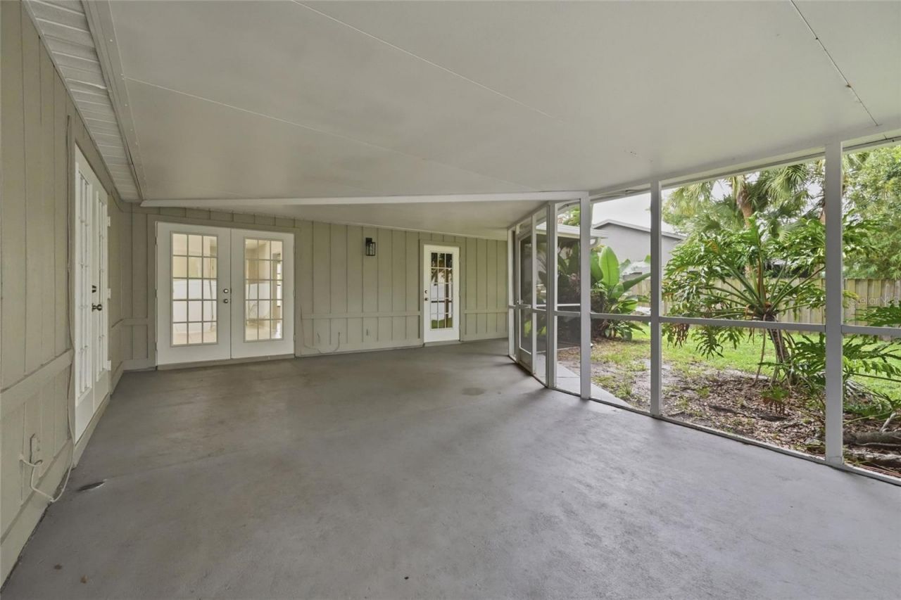 8232 Country Oaks Court, Sarasota, FL 34243 Photo