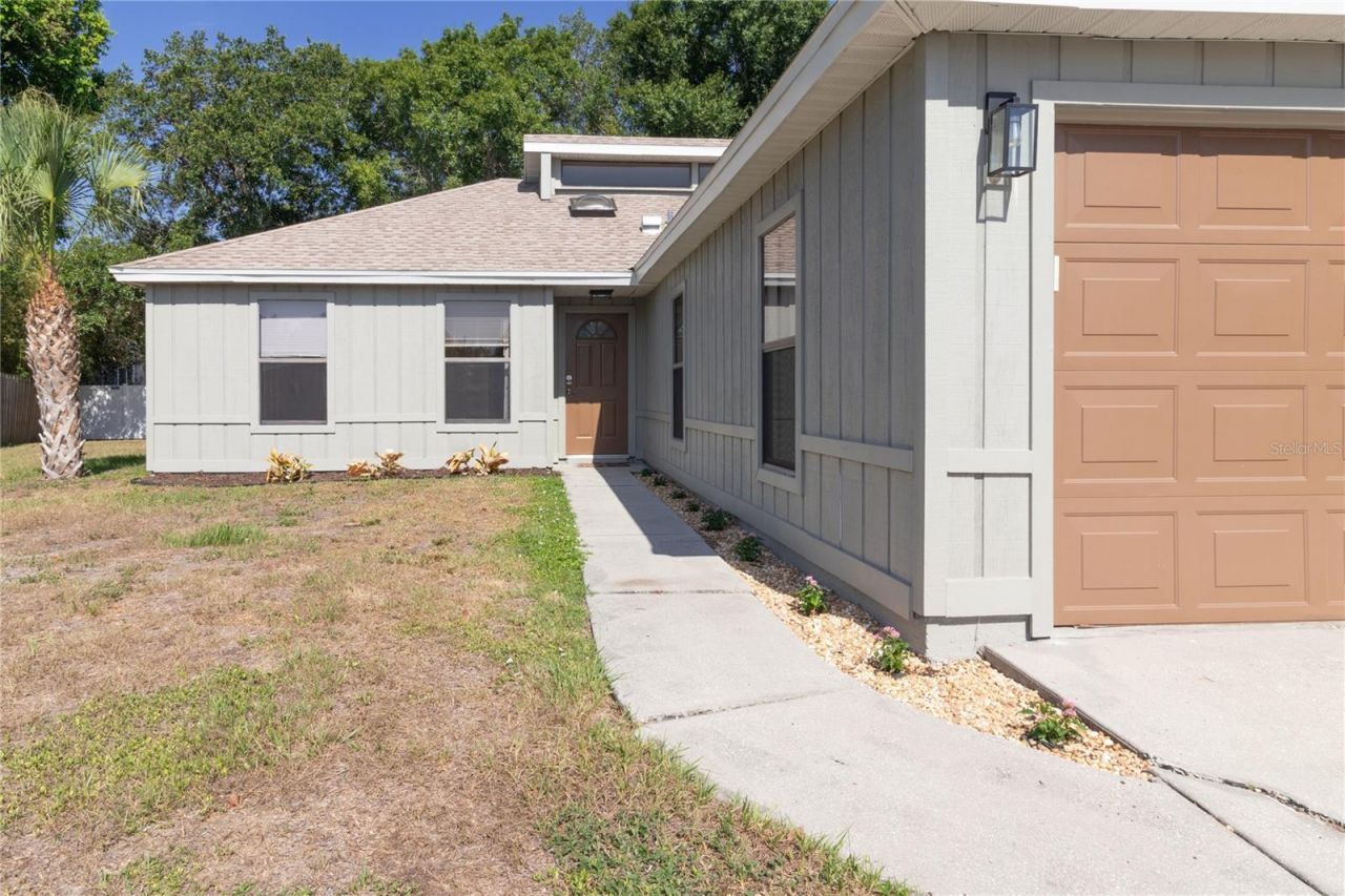 8232 Country Oaks Court , Sarasota, FL 34243 Photo