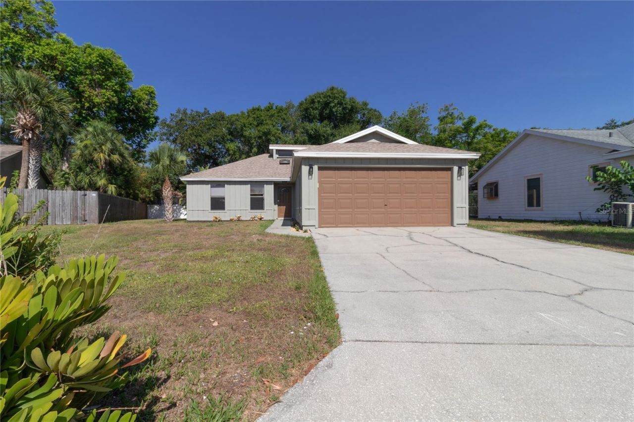 8232 Country Oaks Court , Sarasota, FL 34243 Photo