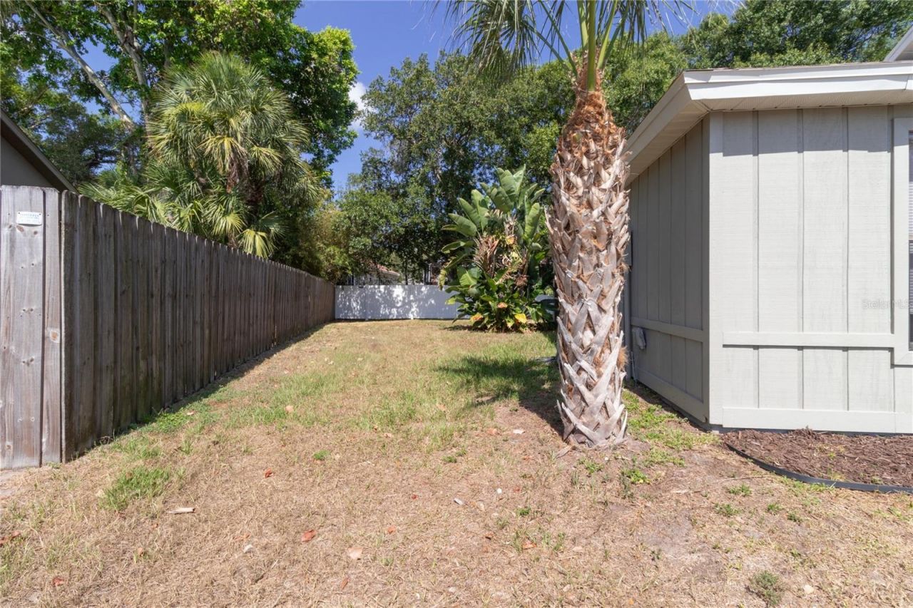 8232 Country Oaks Court , Sarasota, FL 34243 Photo