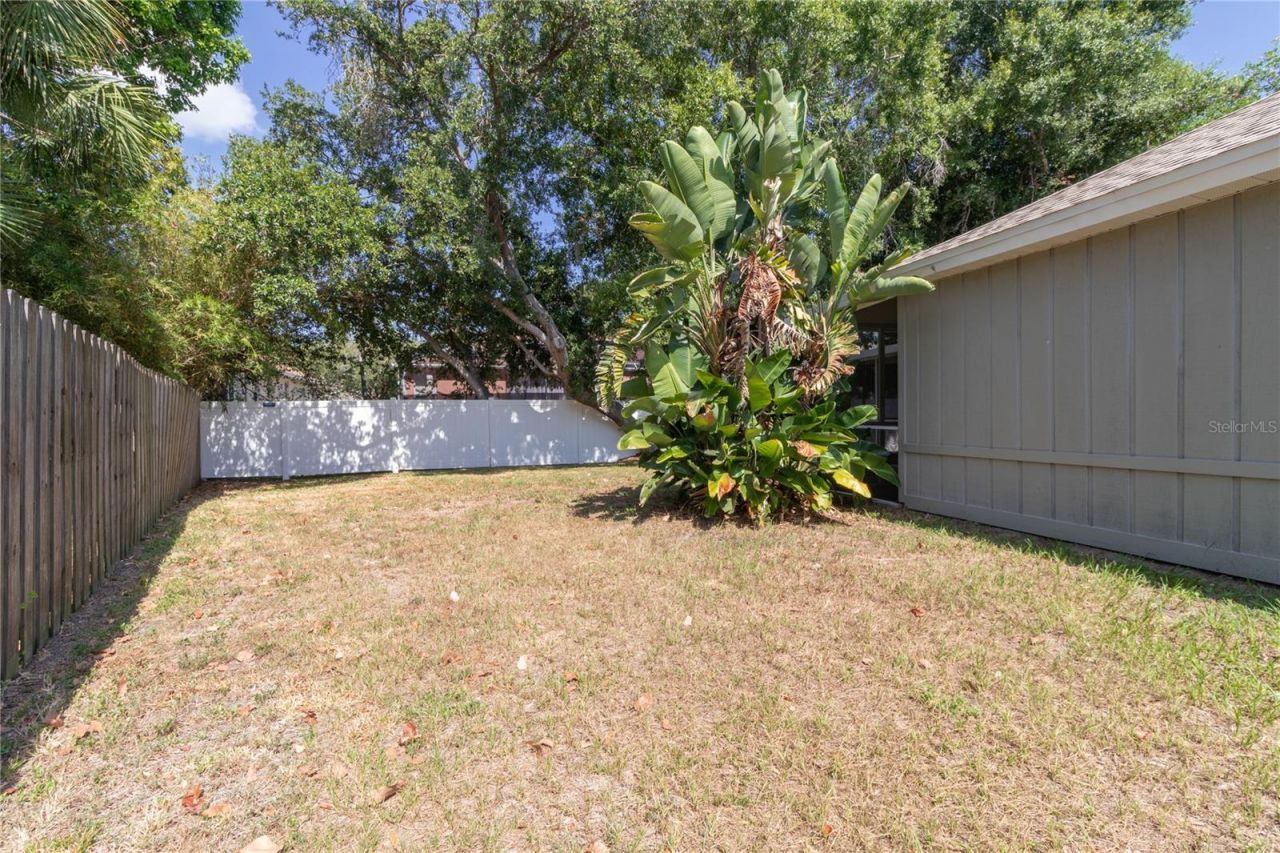 8232 Country Oaks Court , Sarasota, FL 34243 Photo
