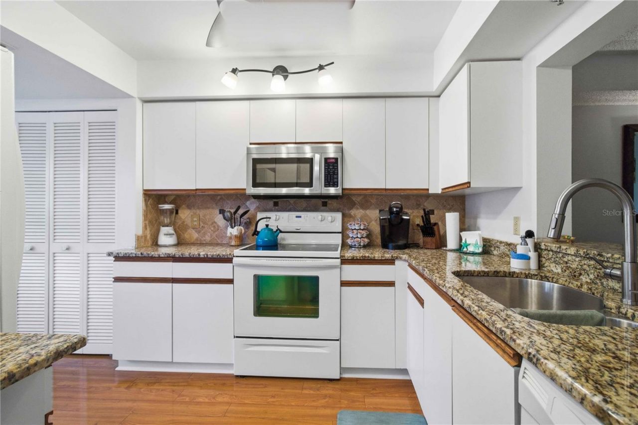 7301 29th Avenue Dr W, Unit 105, Bradenton, FL 34209 Photo