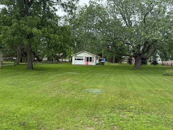 816 PINE BEACH ROAD, Marinette, WI 54143