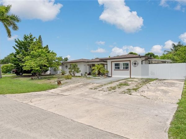 2200 44th ST SW, NAPLES, FL 34116