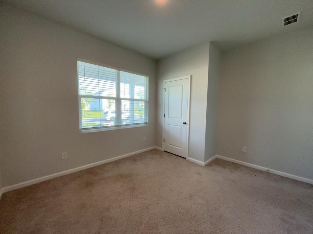 293 W Bradford Pointe Drive Photo 4