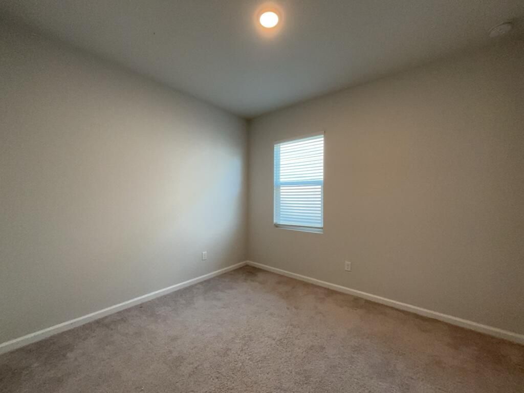 293 W Bradford Pointe Drive Photo 6