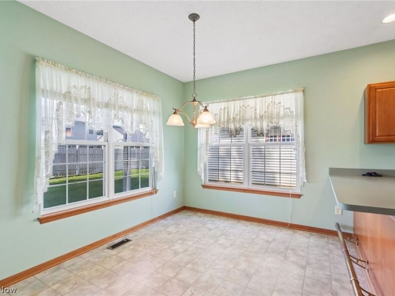 173 Saint Charles Place, Elyria, OH 44035 Photo 18