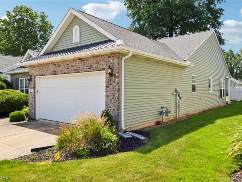 173 Saint Charles Place, Elyria, OH 44035 Photo 3