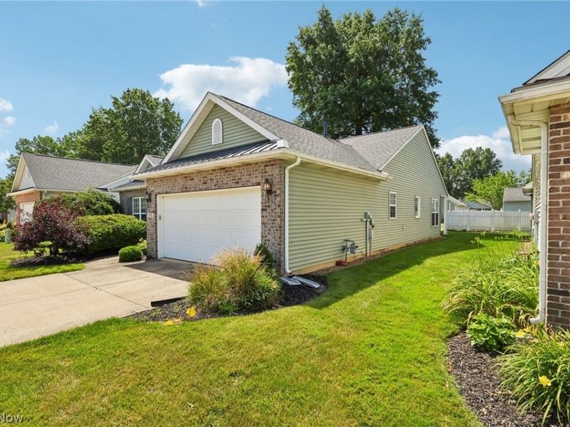 173 Saint Charles Place, Elyria, OH 44035 Photo 4